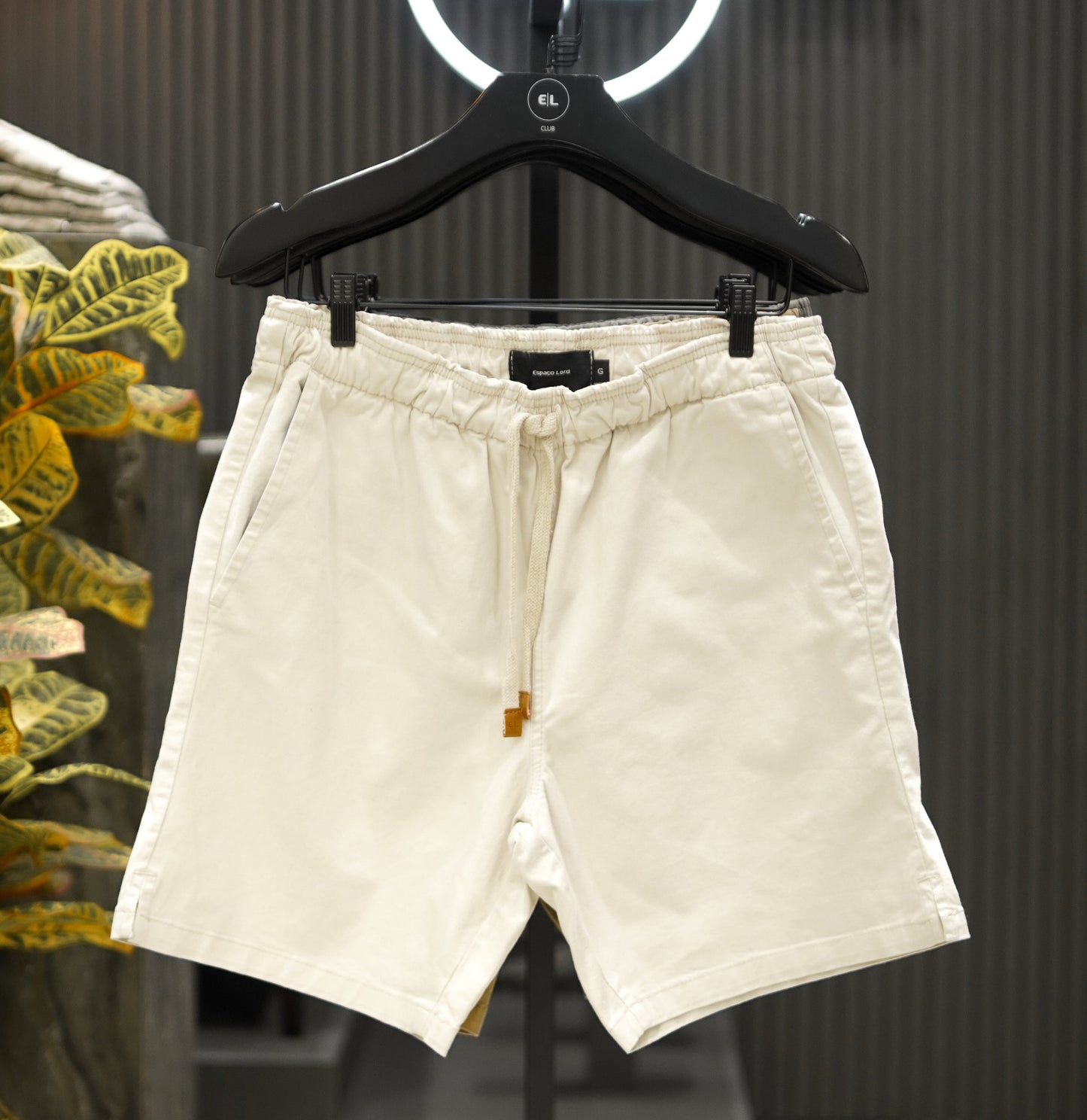 Short sarja bege claro.