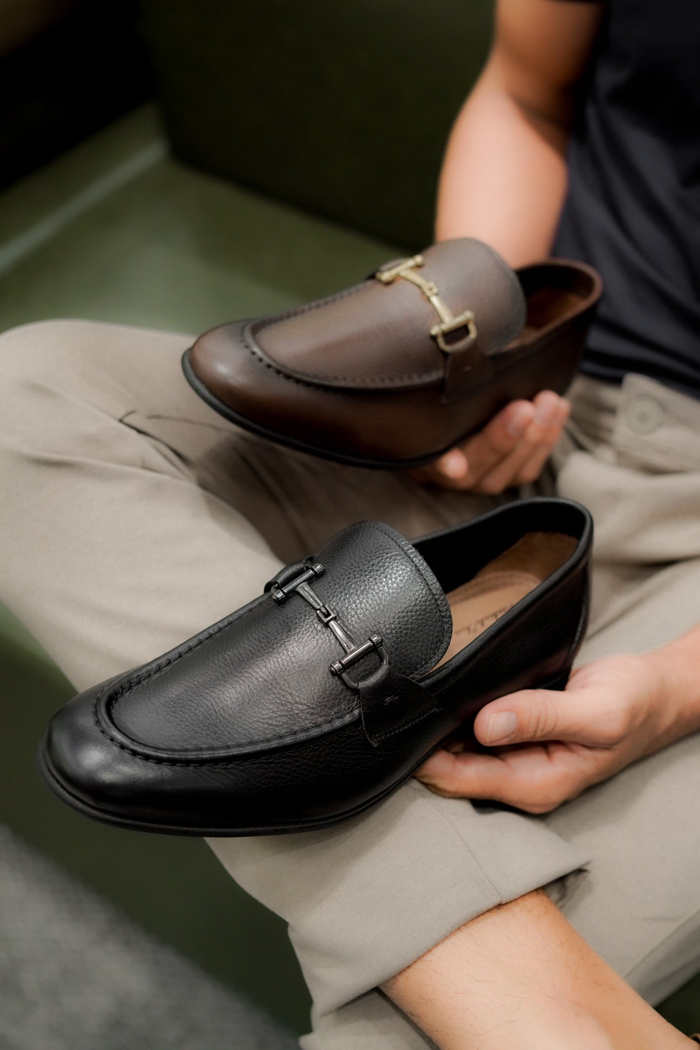 Loafer social.