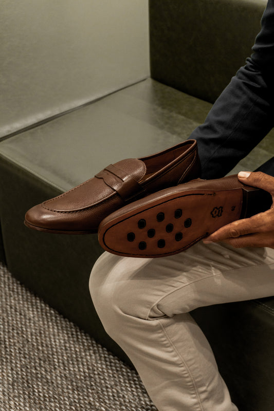 Loafer social gravata.