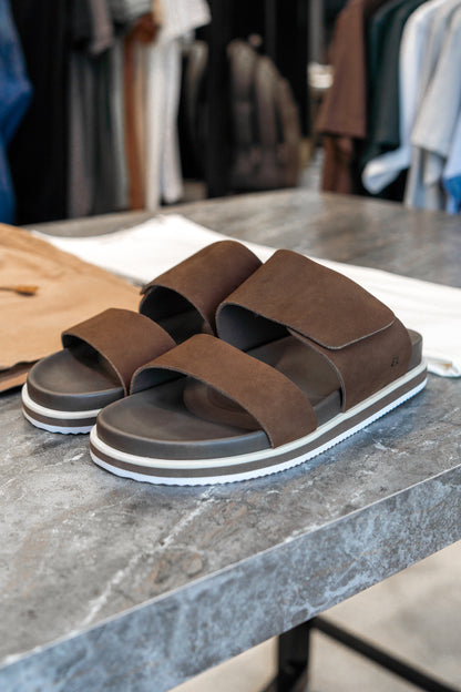 Sandália Mônaco marrom.