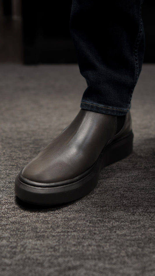 Bota Chelsea cinza