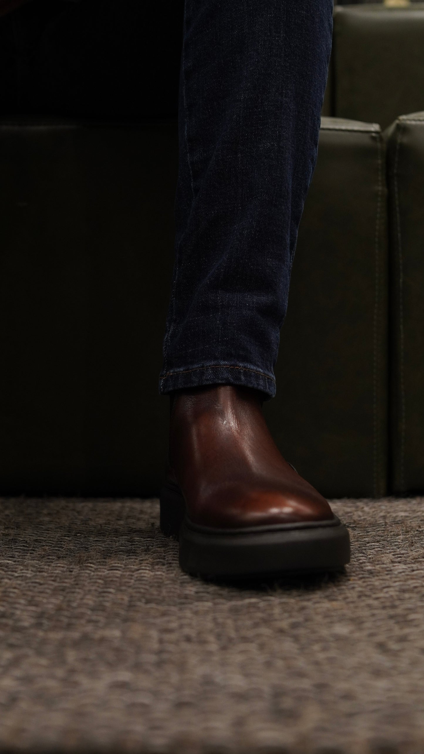 Bota Chelsea marrom.