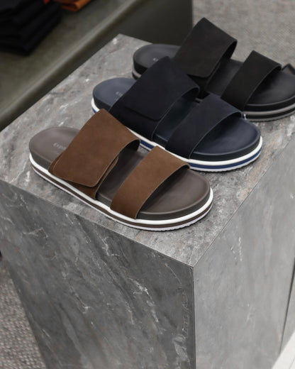 Sandália Mônaco preta.