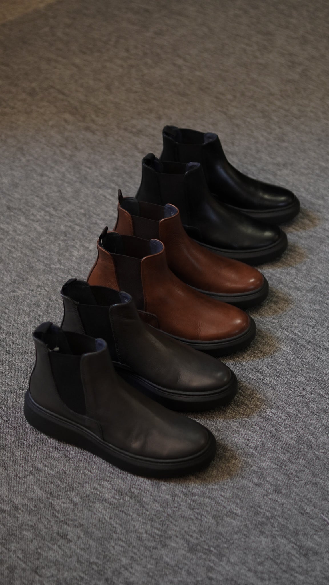 Bota Chelsea marrom.