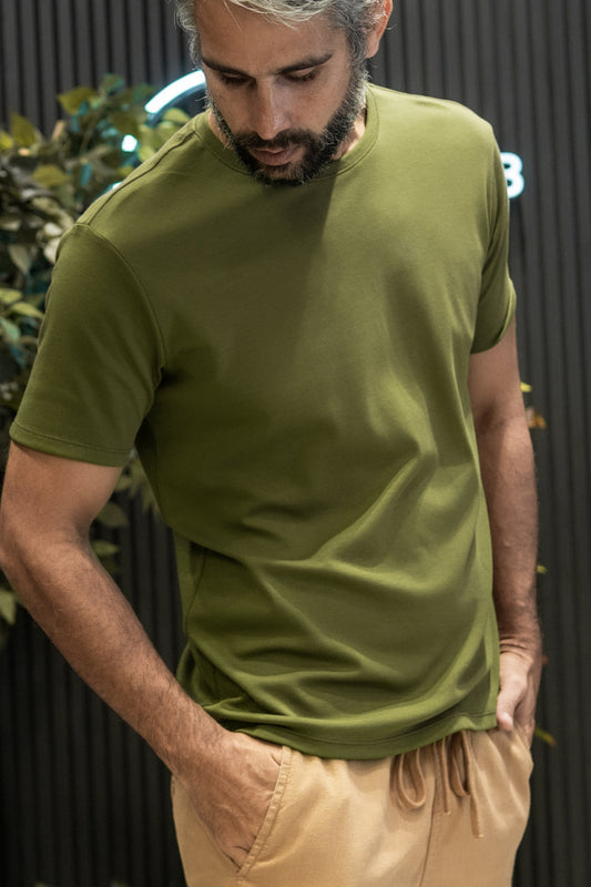 Camiseta verde egípcio.