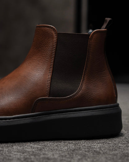 Bota Chelsea marrom.