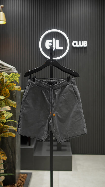 Short sarja cinza escuro.