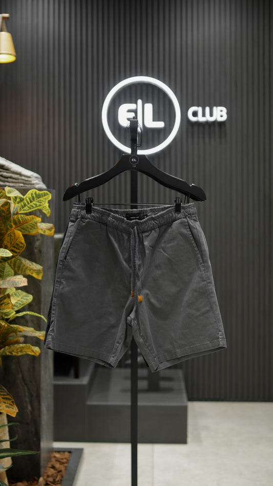 Short sarja cinza escuro.