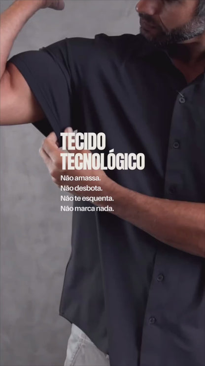 Camisa tech elástica.